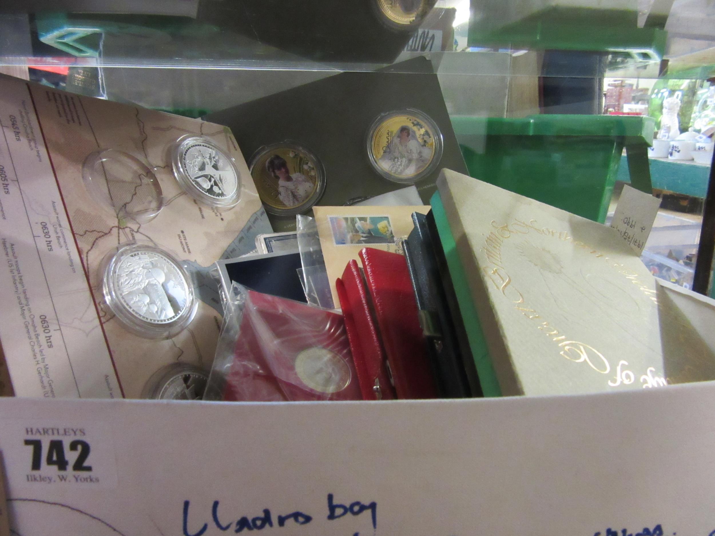 BOX OF GB COMMEMORATIVE COINS INCLUDING ANNIVERSARY COIN COLLECTION Image