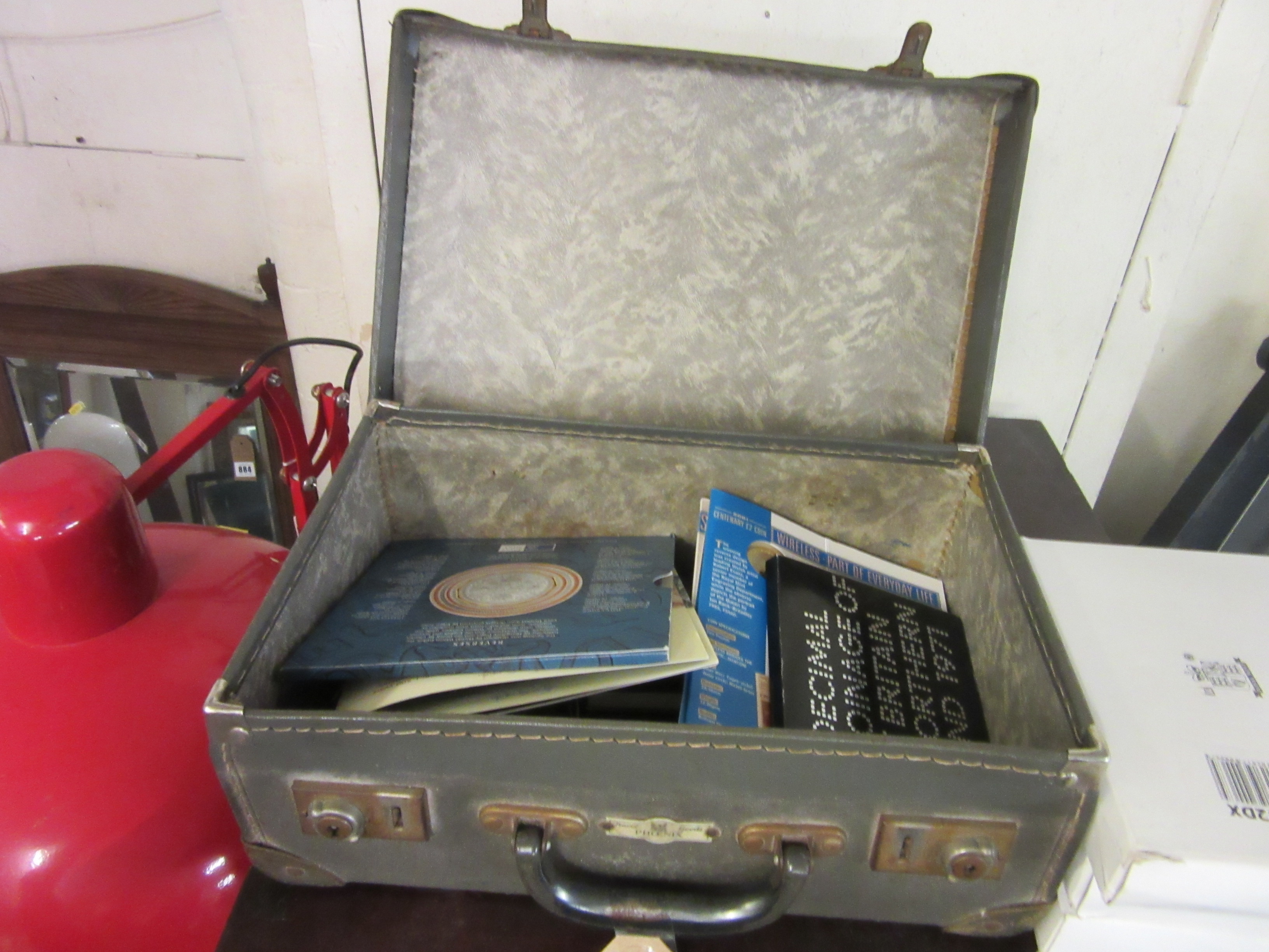 VINTAGE SUITCASE OF GB COINS ETC Image