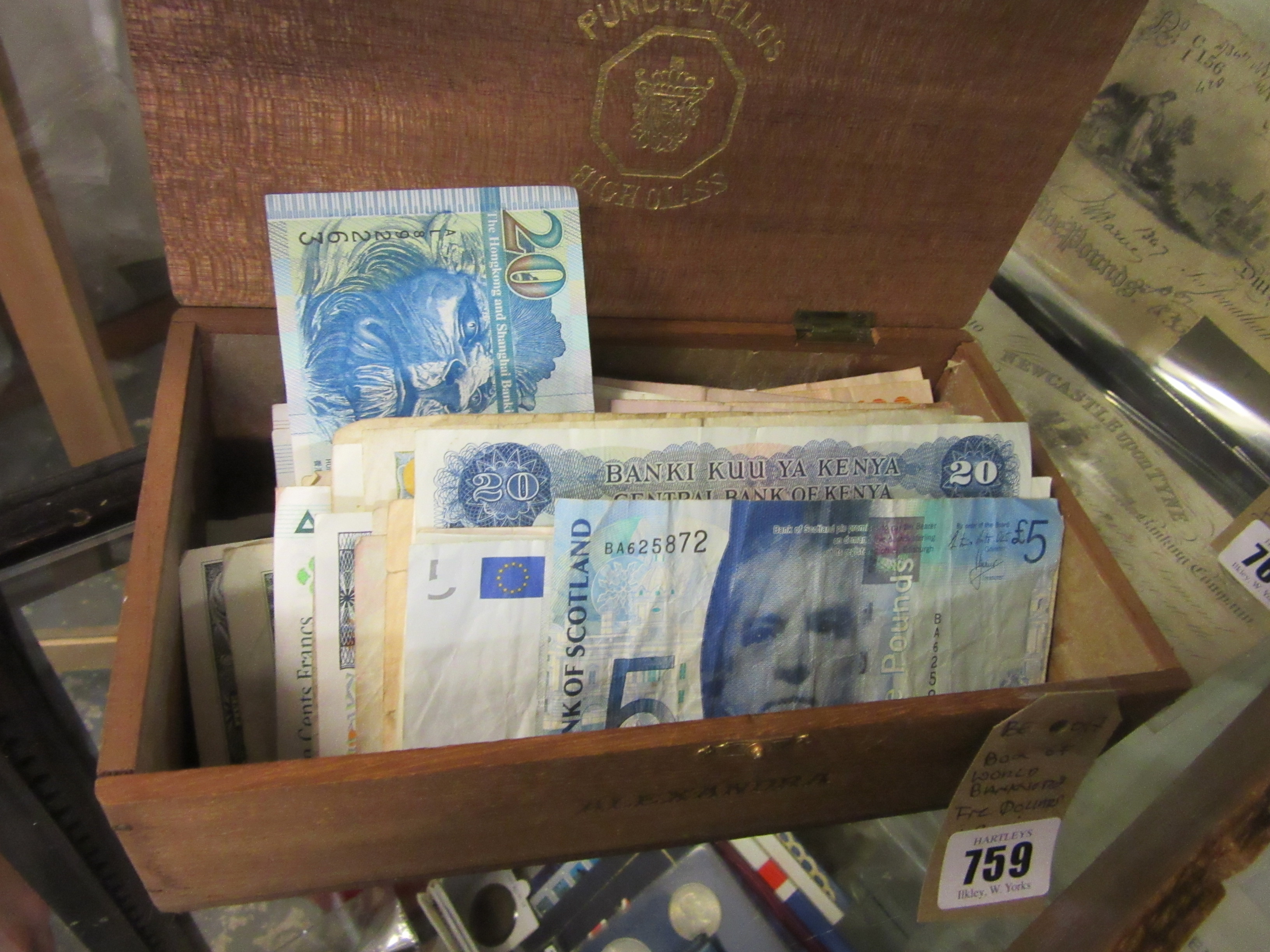 BOX OF WORLD BANK NOTES INCLUDING DOLLARS AND SCOTTISH FIVE POUND NOTE Image