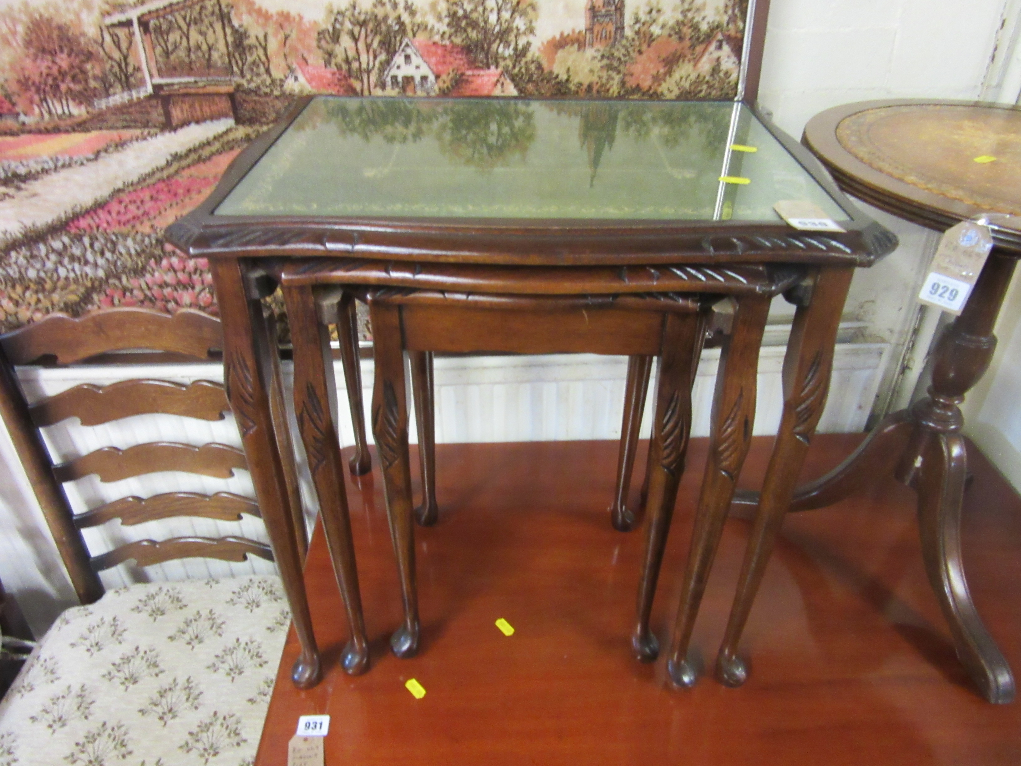 NEST OF TABLES Image