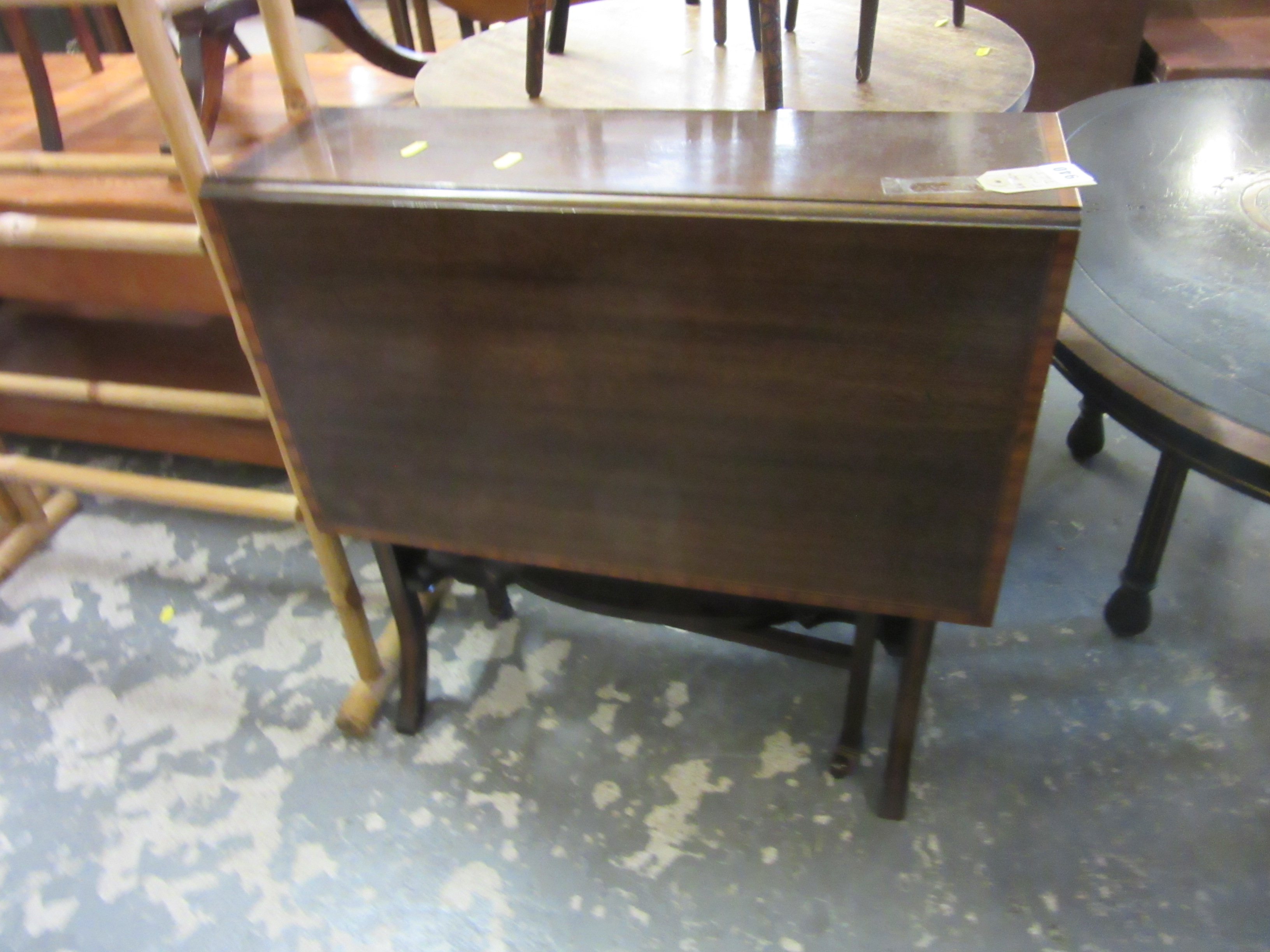 SMALL DROP LEAF TABLE Image