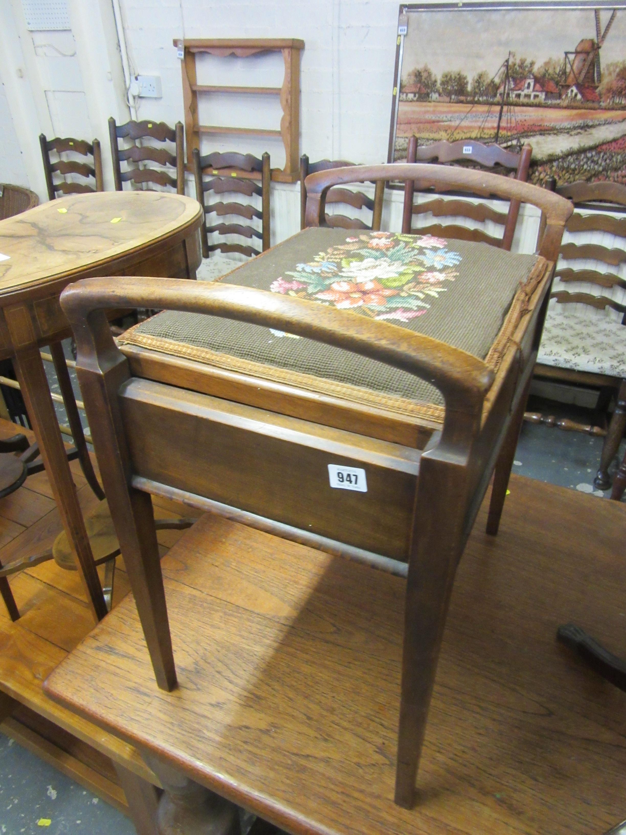 MAHOGANY PIANO STOOL Image