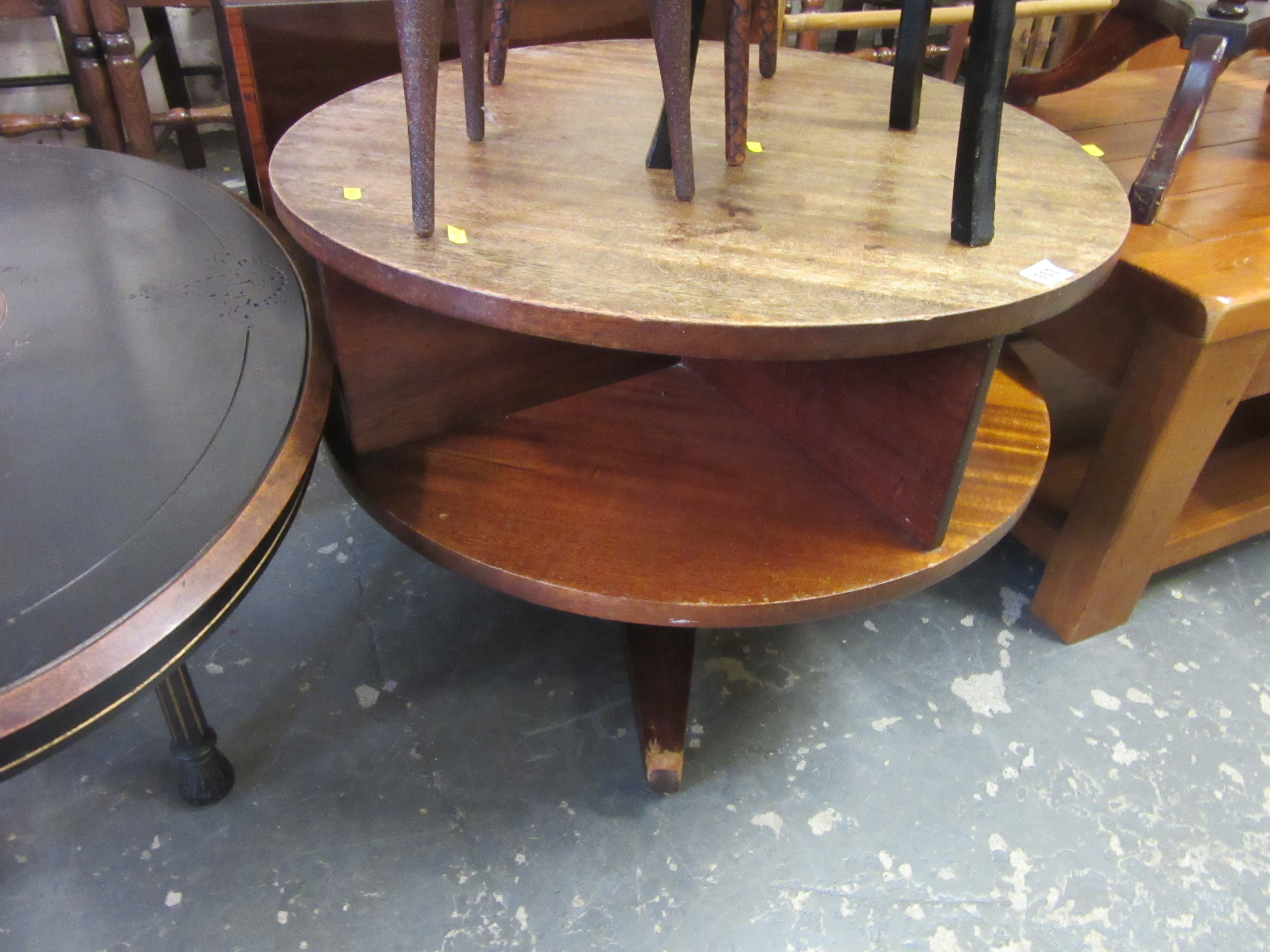 CIRCULAR BOOKCASE Image