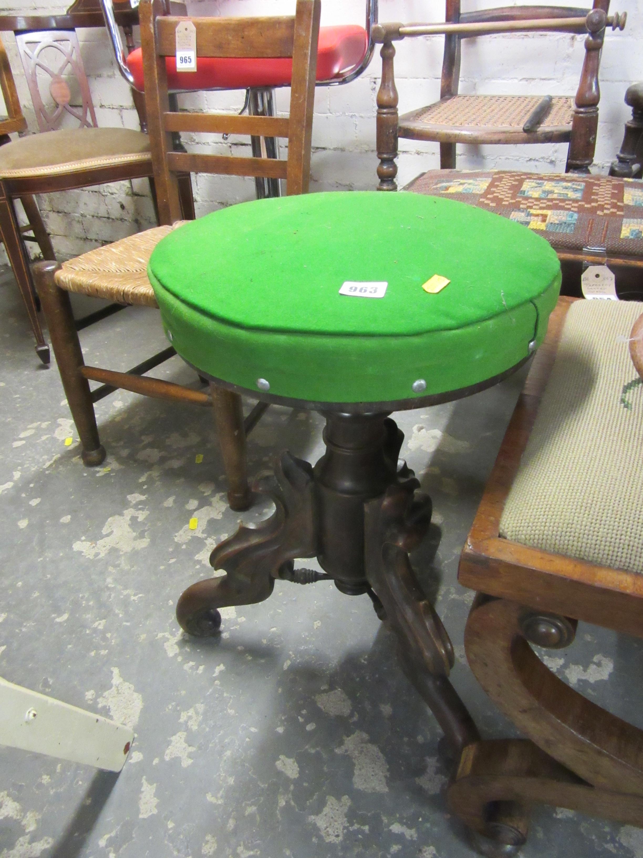 ADJUSTABLE PIANO STOOL Image