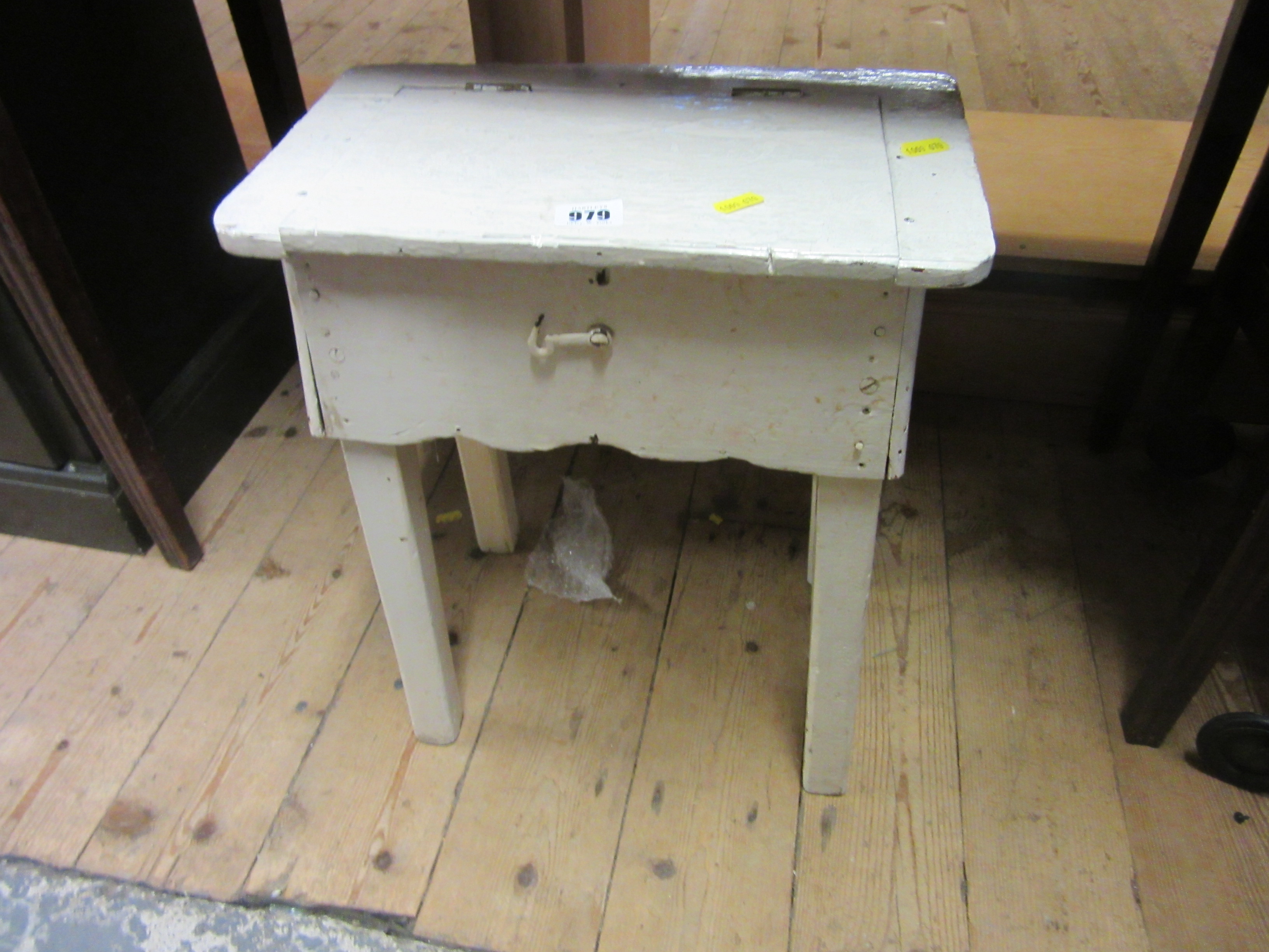 PINE RUSTIC STOOL AND CONTENTS Image