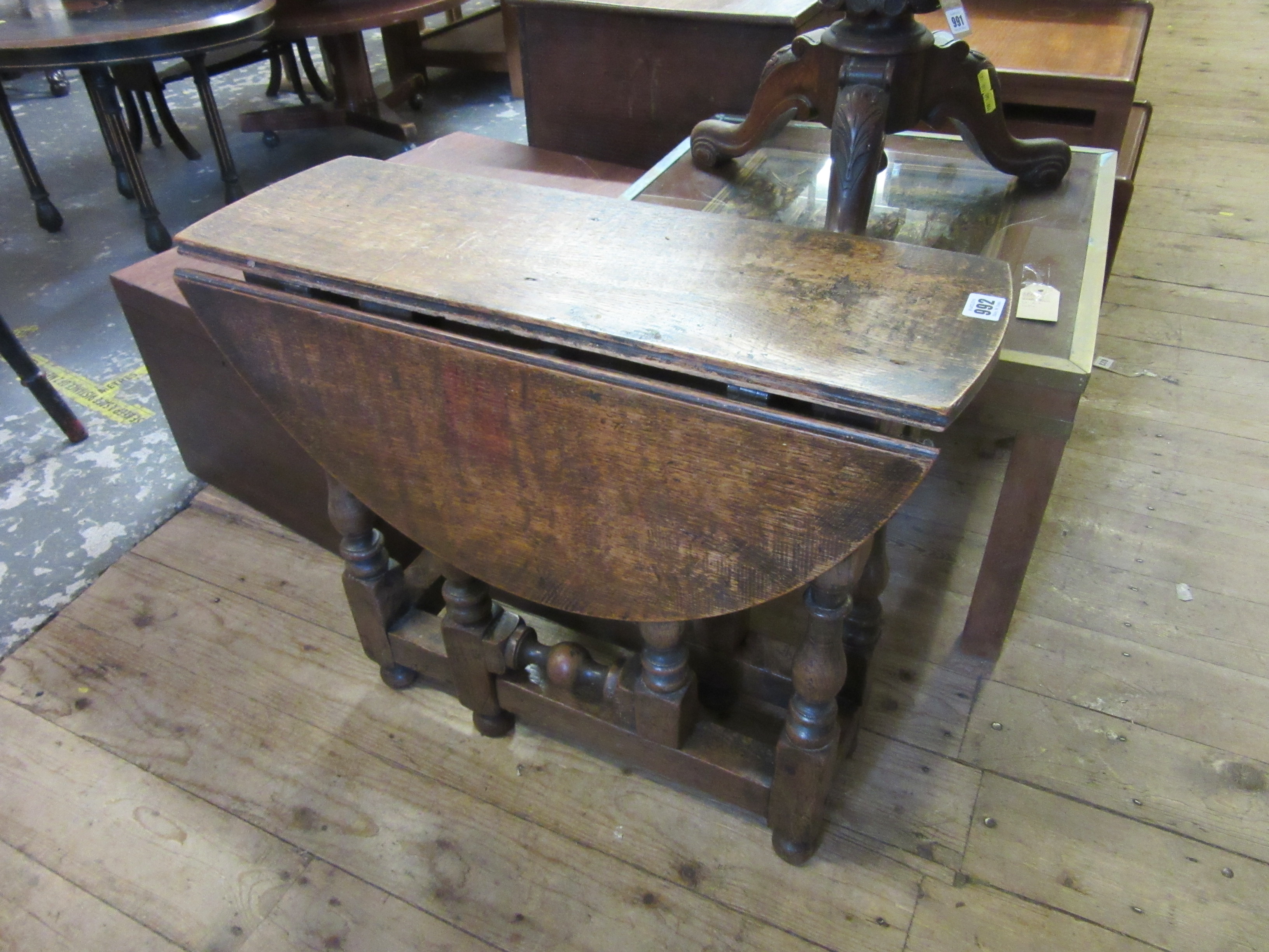 ANTIQUE OAK SMALL DROP LEAF TABLE Image