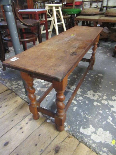 SMALL OAK BENCH Image