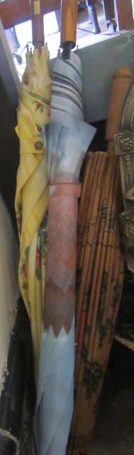 THREE PARASOLS Image