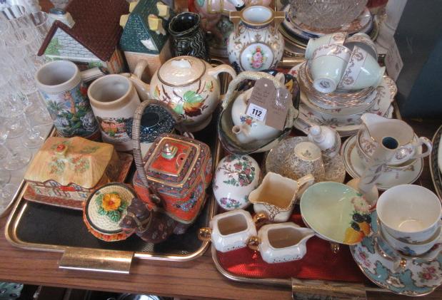 TWO TRAYS OF MIXED CERAMICS INCLUDING COLLECTABLE TEAPOTS Image