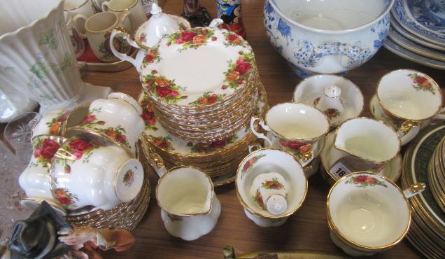 QUANTITY OF ROYAL ALBERT OLD COUNTRY ROSES Image