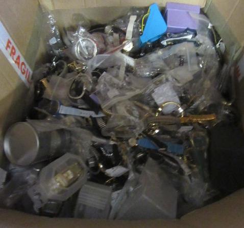 LARGE QUANTITY OF WATCHES Image