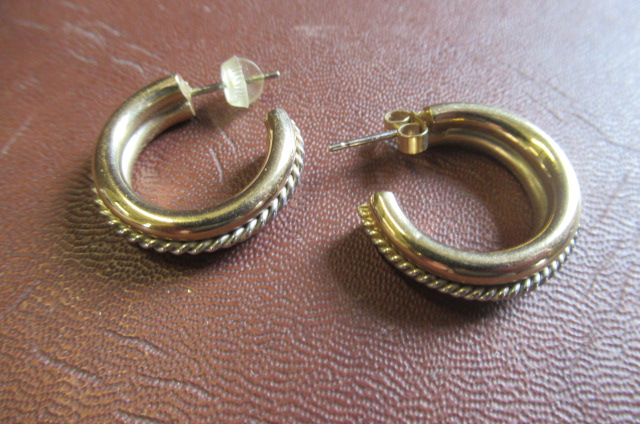PAIR OF 9CT GOLD HOOP EARRINGS Image