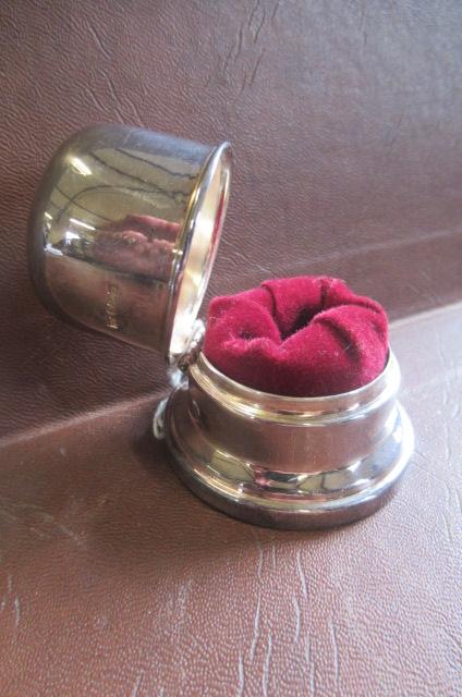 ROBERTS AND BELK SILVER RING BOX  SHEFFIELD 1998 Image