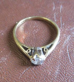 9CT GOLD DIAMOND SOLITAIRE RING Image