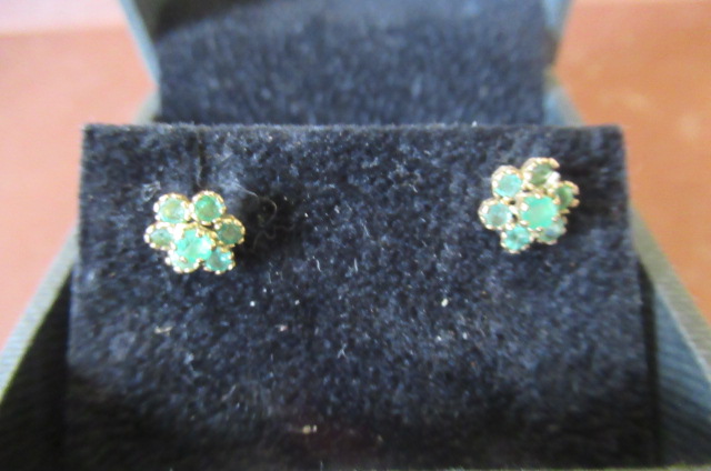 EMERALD AND 9CT GOLD EARRINGS Image