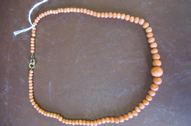 CORAL NECKLACE WITH 9CT GOLD CLASP Image