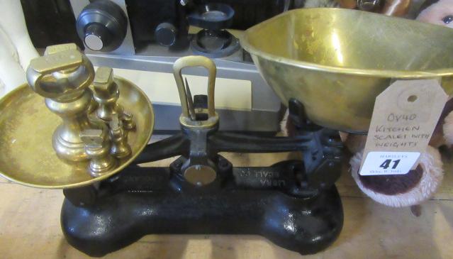 KITCHEN SCALES AND WEIGHTS Image