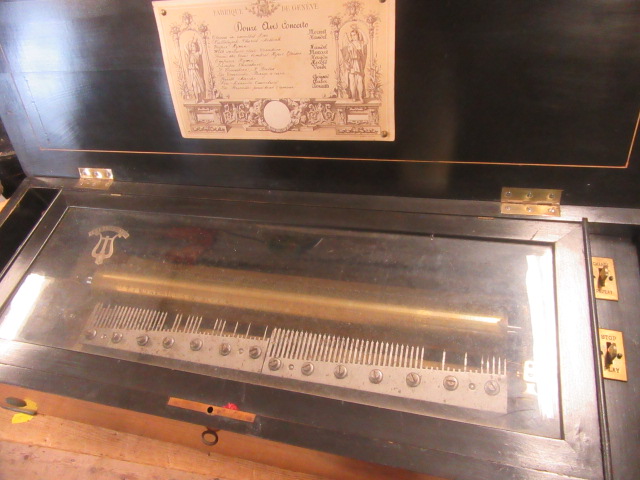 LARGE 19TH CENTURY CYLINDER MUSIC BOX Image