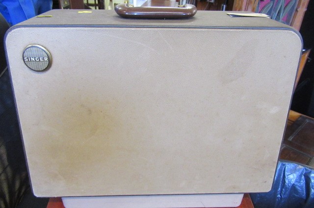 SINGER SEWING MACHINE Image