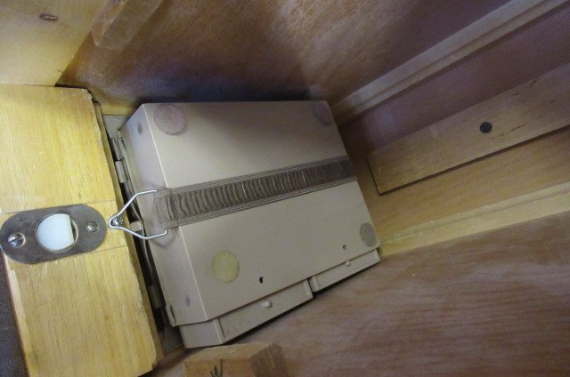 SINGER SEWING MACHINE Image