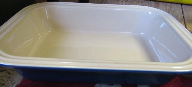 BOX OF LE CREUSET DISHES ETC Image