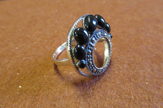 SILVER AND JET MARCASITE RING Image