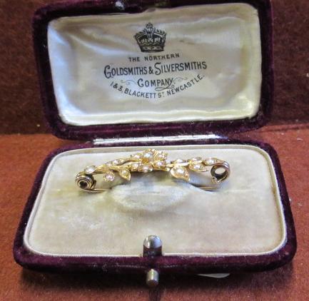 VICTORIAN SEED PEARL BROOCH  CASED Image