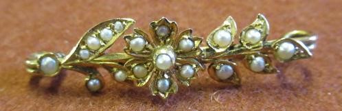 VICTORIAN SEED PEARL BROOCH  CASED Image