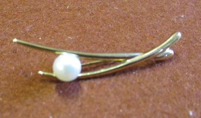 9CT GOLD  PEARL BROOCH   2G GROSS Image