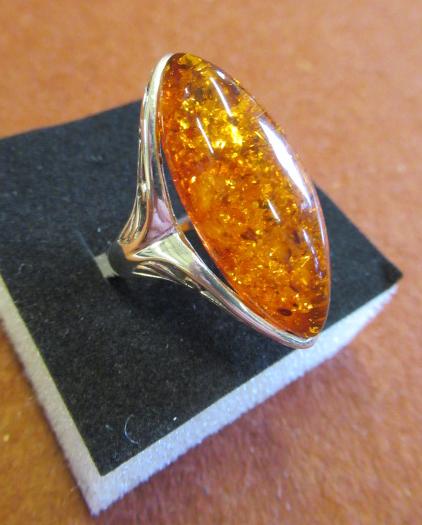 SILVER AND AMBER RING Image