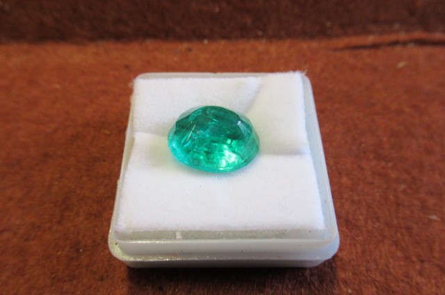 LOOSE NATURAL OVAL EMERALD 6.72 CARATS Image