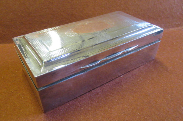 SILVER CIGARETTE BOX Image