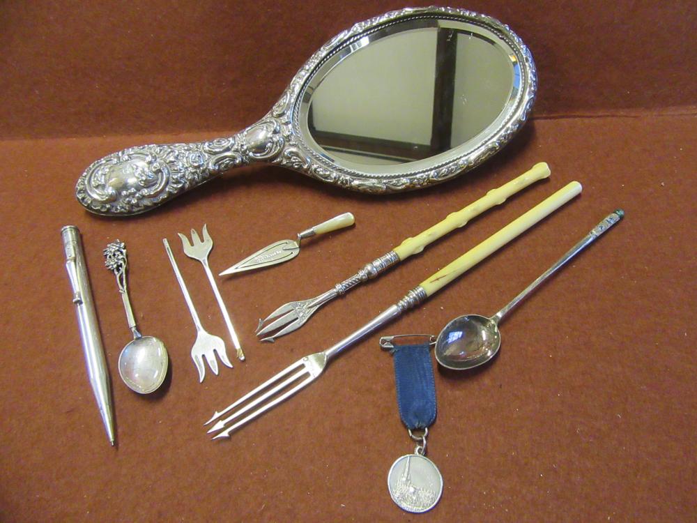 SELECTION OF SMALL SILVER ITEMS Image