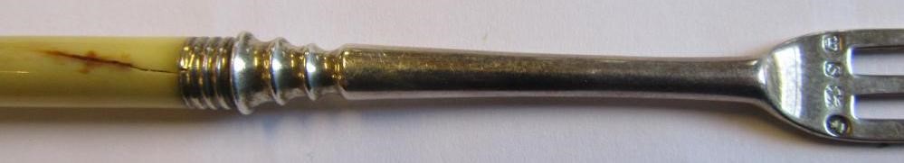 SELECTION OF SMALL SILVER ITEMS Image