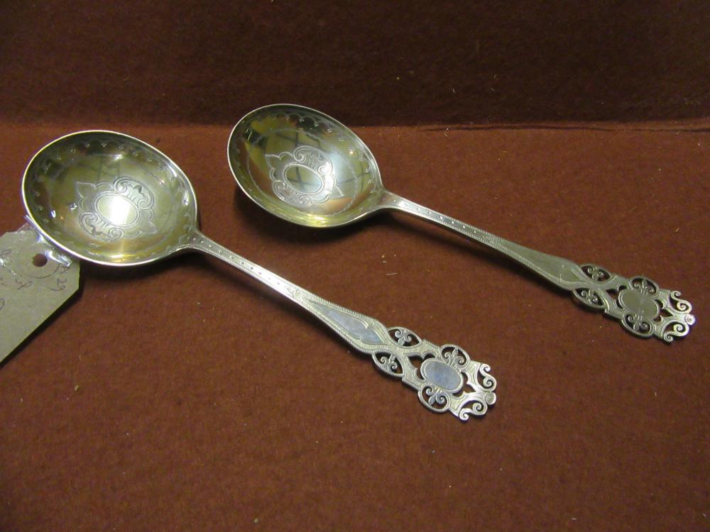 PAIR OF SILVER SERVING SPOONS   ELKINGTON BIRMINGHAM 1906 Image
