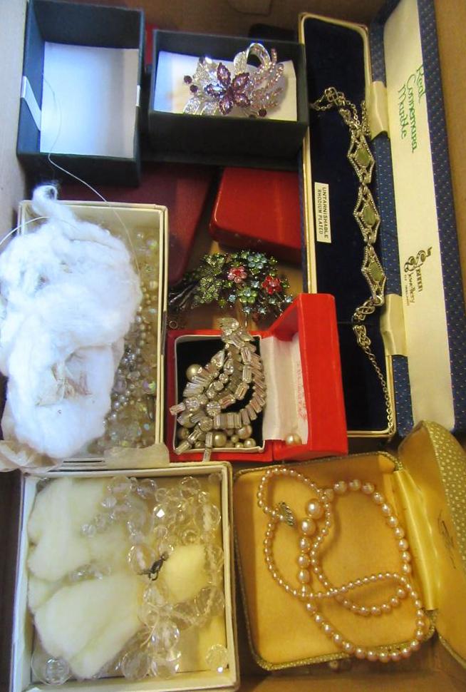 COSTUME JEWELLERY Image