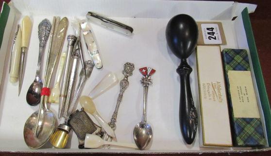 SMALL QUANTITY OF VARIOUS ITEMS  Image