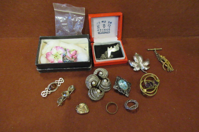 CROWN DERBY BROOCH WITH VICTORIAN AND LATER JEWELLERY Image