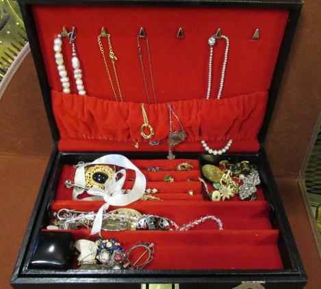JEWELLERY BOX AND CONTENTS Image