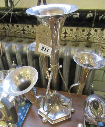 METAL CENTREPIECE Image