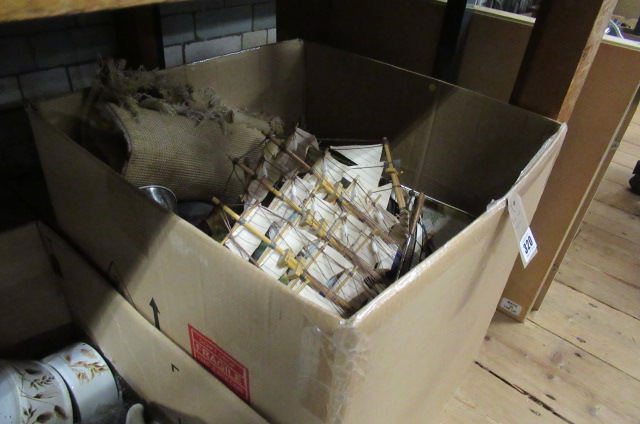 BOX OF MISCELLANEOUS ITEMS Image