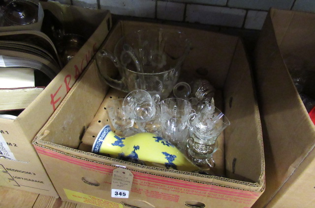 BOX OF GLASS INCLUDING PUNCH SET Image