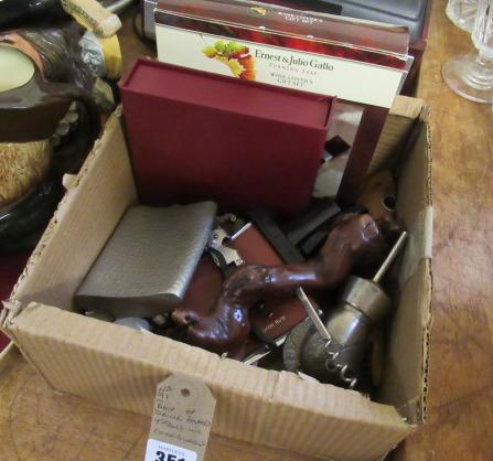 BOX OF DRINK RELATED ITEMS INCLUDING CORK SCREWS Image