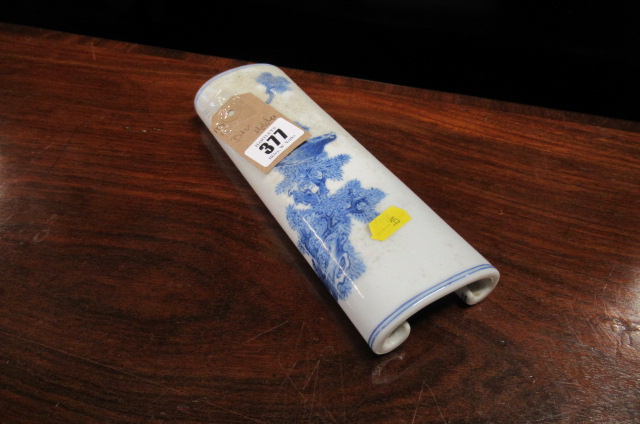 CHINESE BLUE AND WHITE HOLDER Image