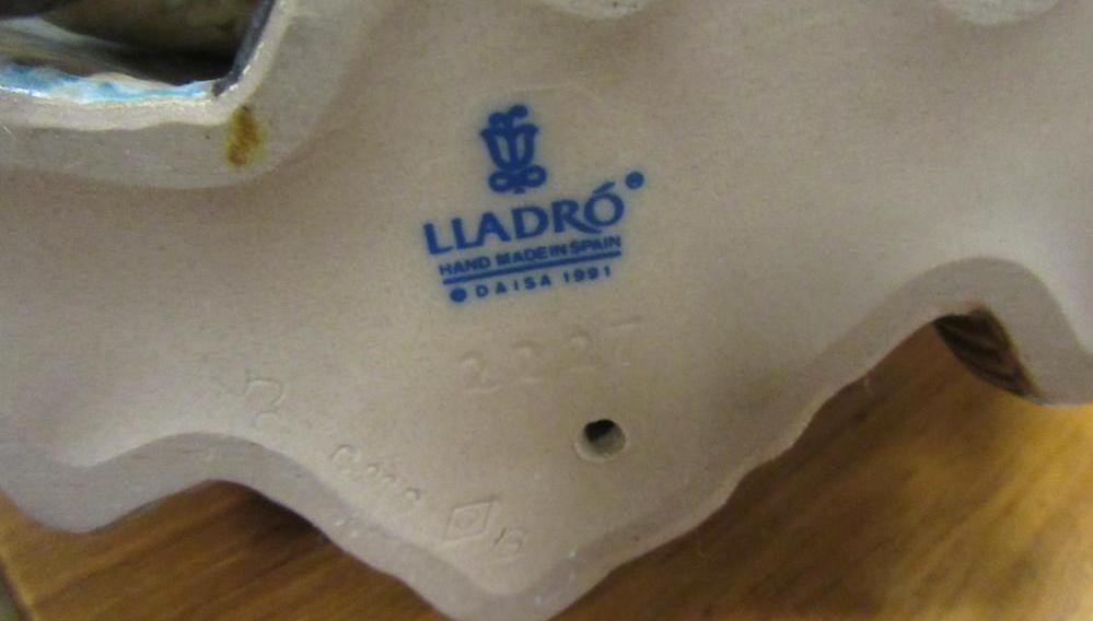 LLADRO FIGURE Image