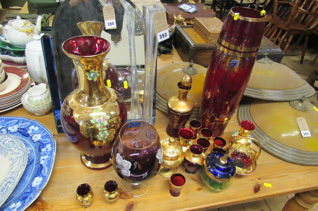 QUANTITY OF RUBY AND GILT GLASS ETC Image