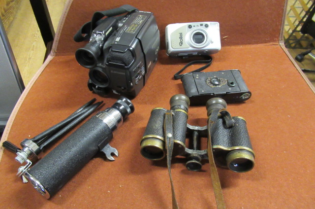 BOX OF CAMERAS ETC Image