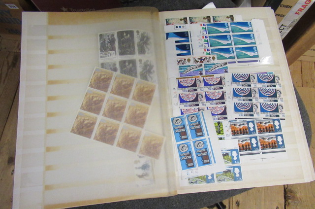 BROWN ALBUM OF 1960-80 WORLD STAMPS Image
