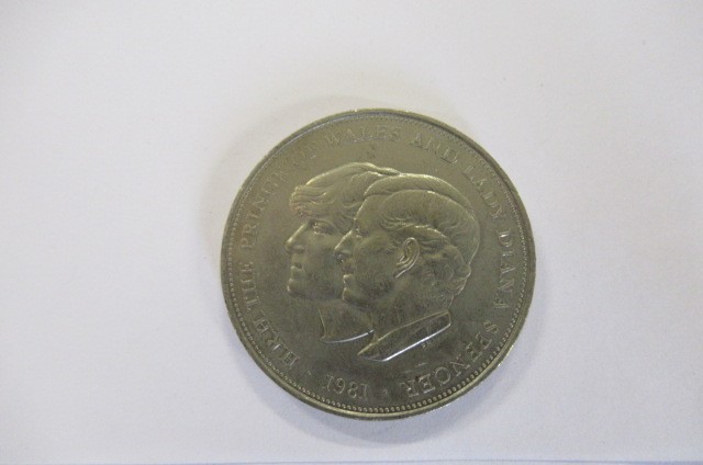 BOX OF FOREIGN COINS ETC Image
