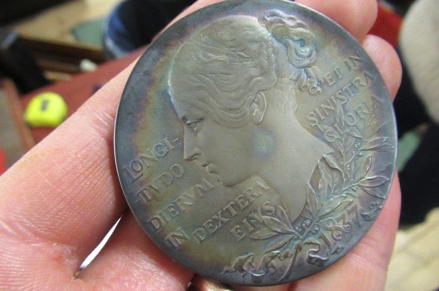 THREE CASED COINS AND MEDALS INCLUDING MAUNDY MONEY Image